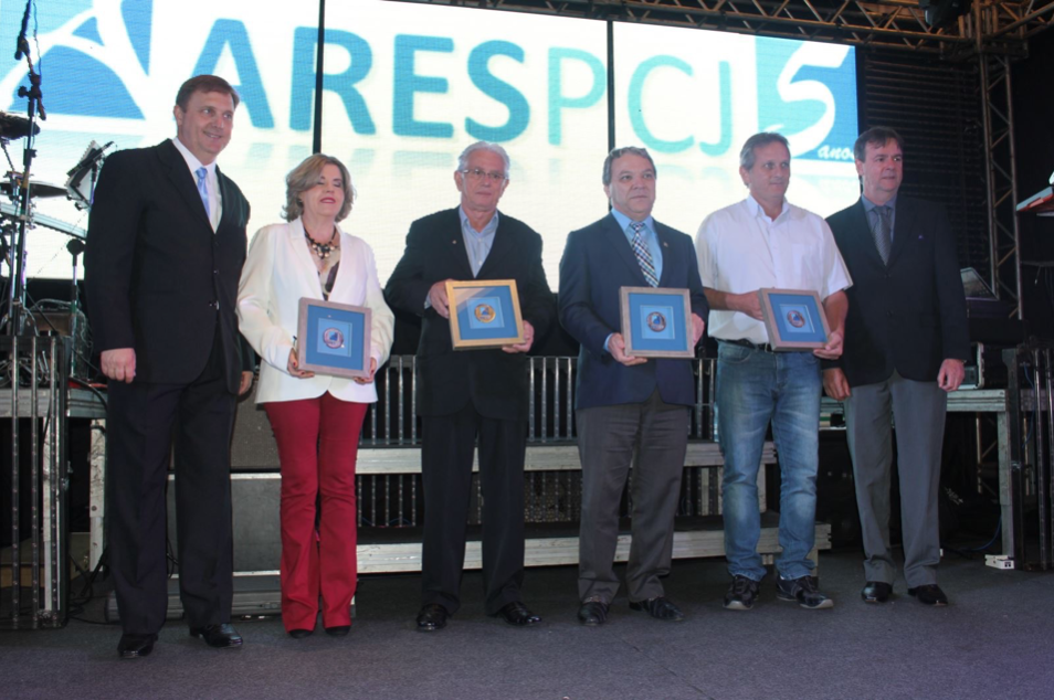 Município de São Pedro/SP - SAAESP, representado pelo seu Diretor Presidente, Sergio Patrício, recebendo homenagem
